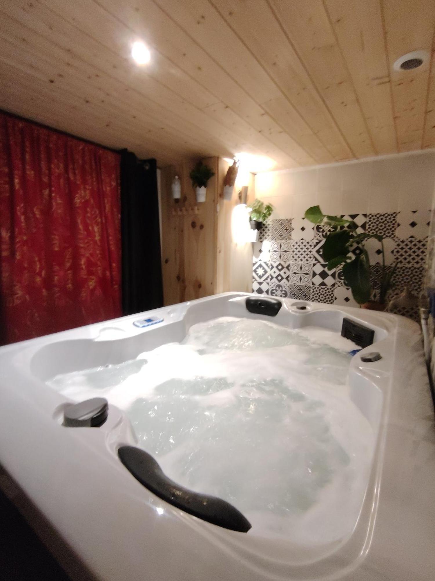 Sweet Loft Grenoble-Love Room Avec Jacuzzi & Sauna Экстерьер фото